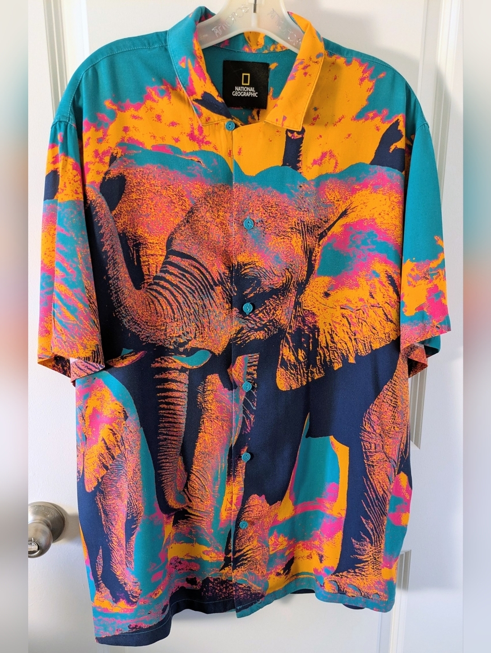 Mens National Geographic Vibrant  Elephant Print Shirt Size Lg